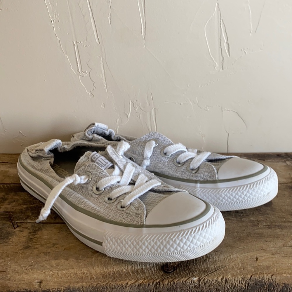 Stretchy almost new back heather gray Converse